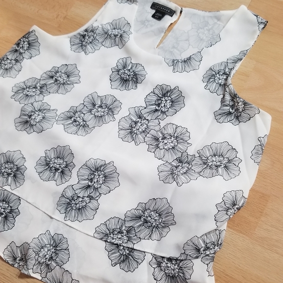 Layered Floral Top by METAPHOR - Picture 5 of 12